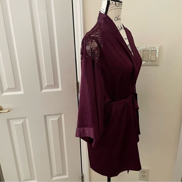 Victoria’s Secret Women’s Burgundy Wrap Short Dressing Gown Lace Silky Size XS/S - Picture 8 of 16